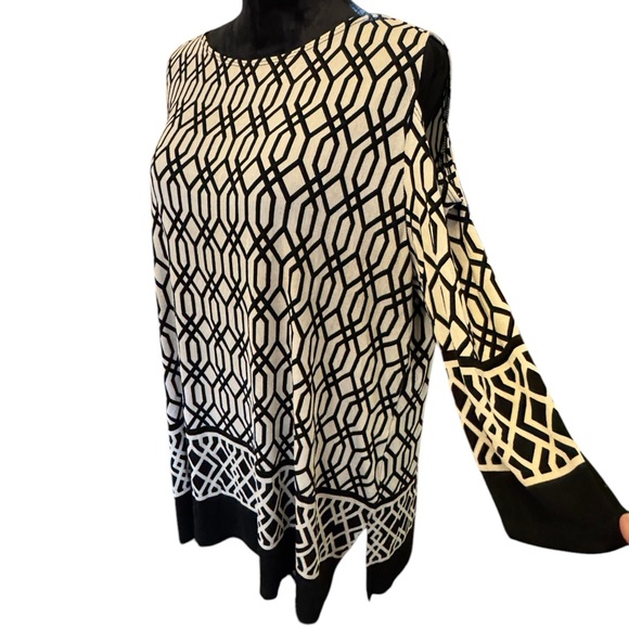 Chico's Travelers Black and White Geometric Tunic size 3 (L) - Picture 5 of 7